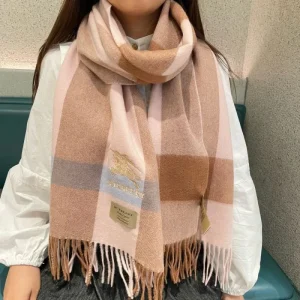 2024FW スカーフ BURBERRY バーバリー 最新先取りおしゃれなロゴ入り 商品画像 1