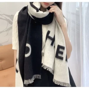 2024FW スカーフ CHANEL シャネル 今年の秋冬コーデに活躍する 商品画像 1