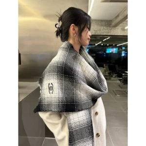 2024FW スカーフ CHANEL シャネル qiudアイテムから新たに登場! 商品画像 1