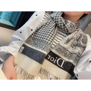 2024FW スカーフ DIOR ディオール 国内完売の入手困難アイテム 商品画像 1
