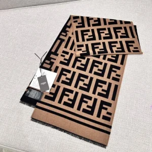 2024FW スカーフ FENDI フェンデイ 上品なカジュアルコーデに 商品画像 1