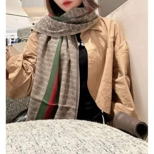 2024FW スカーフ GUCCI グッチ 気軽におしゃれを楽しめる 商品画像 1