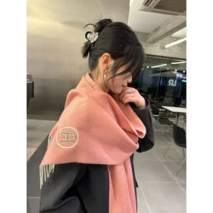 2024FW スカーフ HERMES エルメス プレゼントやギフトにもオススメ 商品画像 1
