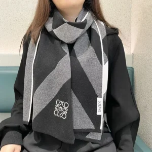 2024FW スカーフ LOEWE ロエベ 最新先取りおしゃれなロゴ入り 商品画像 1