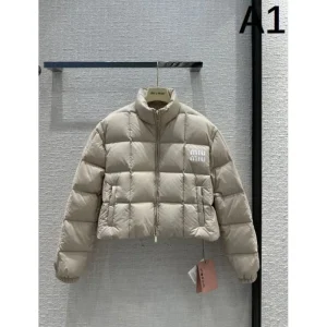 MIU MIU ミュウミュウ レディース 用ダウンジャケット 2024FW ロゴが素敵 商品画像 1