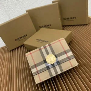 BURBERRY バーバリー 2026 春夏の必需アイテム 二つ折り財布 商品画像 1