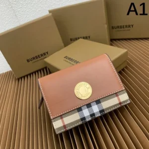 BURBERRY バーバリー 2026 呼び声が高い新名品 二つ折り財布 商品画像 1