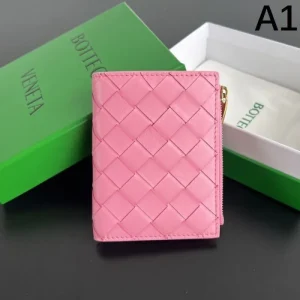 BOTTEGA VENETA ボッテガヴェネタ 2024FW 圧倒的な高級感 二つ折り財布 商品画像 1