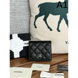 CHANEL シャネル 2026 雑誌も街も人気アイテム 二つ折り財布 商品画像 1