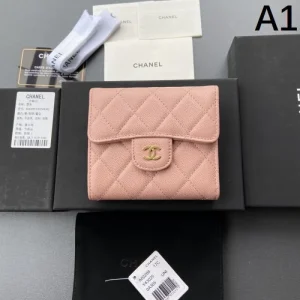 CHANEL シャネル 2024FW 国内完売の入手困難アイテム 三つ折り財布 商品画像 1