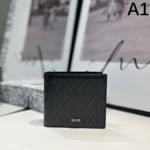DIOR ディオール 2026 今季はファション感漂う 二つ折り財布 商品画像 1
