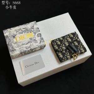 DIOR ディオール 2026 雑誌掲載新作春夏入荷 三つ折り財布 商品画像 1