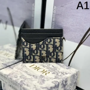 DIOR ディオール 2026 一番注目されている商品 カードケース 商品画像 1
