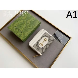 GUCCI グッチ 2026 毎シーズン存在感のある カードケース 商品画像 1