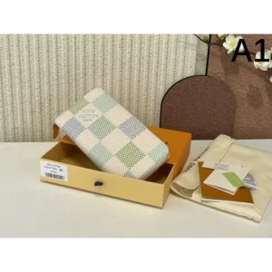 LOUIS VUITTON ルイヴィトン 2026 最終価格セール 長財布 商品画像 1