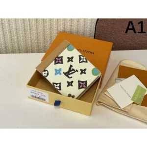LOUIS VUITTON ルイヴィトン 2026 新価格で登場! 二つ折り財布 商品画像 1