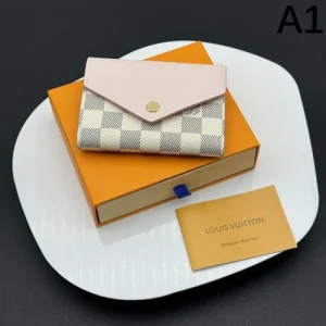 LOUIS VUITTON ルイヴィトン 2026 現地価格sale 三つ折り財布 商品画像 1