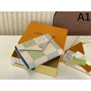 LOUIS VUITTON ルイヴィトン 2026 限定デザイン 三つ折り財布 商品画像 1
