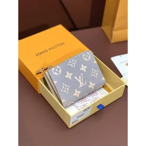 LOUIS VUITTON ルイヴィトン 2024FW おすすめコーディ 二つ折り財布 商品画像 1