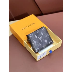 LOUIS VUITTON ルイヴィトン 2024FW きちんと感がある 二つ折り財布 商品画像 1