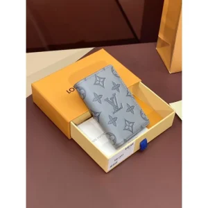 LOUIS VUITTON ルイヴィトン 2024FW 魅力的なポイント 二つ折り財布 商品画像 1