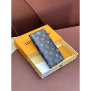 LOUIS VUITTON ルイヴィトン 2024FW 意外と相性がいい 長財布 商品画像 1