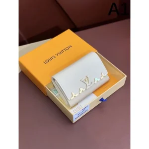 LOUIS VUITTON ルイヴィトン 2024FW トレンド感抜群 三つ折り財布 商品画像 1