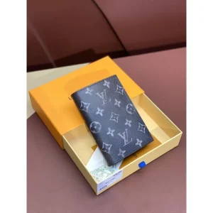 LOUIS VUITTON ルイヴィトン 2024FW 雑誌掲載 国内発 カードケース 商品画像 1