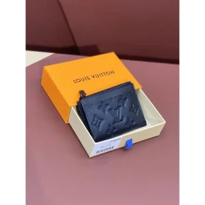 LOUIS VUITTON ルイヴィトン 2024FW 入手困難 超安値 カードケース 商品画像 1