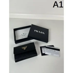 PRADA プラダ 2026 最新作期間限定セール 三つ折り財布 商品画像 1