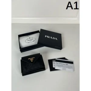 PRADA プラダ 2026 贈るべきのプレゼント 三つ折り財布 商品画像 1