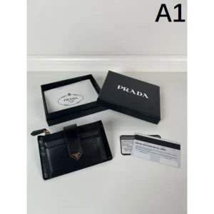 PRADA プラダ 2026 今年の夏はこれで決まり カードケース 商品画像 1