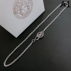 今注目度が上がって 2026 ネックレス VERSACE ヴェルサーチェ 商品画像 1