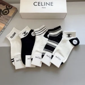 2026 靴下 CELINE セリーヌ この夏は目を引くスタイル 商品画像 1