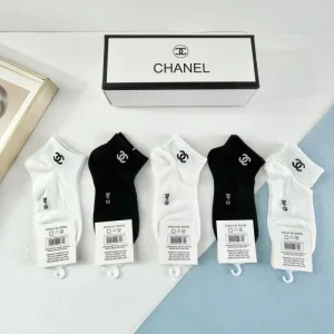2026 靴下 CHANEL シャネル ゆったり感のあるアイテム 商品画像 1