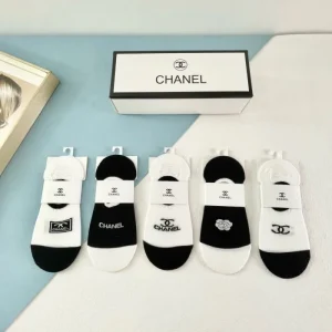 2026 靴下 CHANEL シャネル インパクト抜群のデザイン 商品画像 1