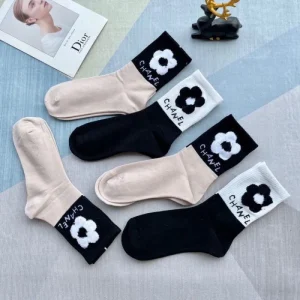 2026 靴下 CHANEL シャネル お洒落さんの愛用率が高い 商品画像 1