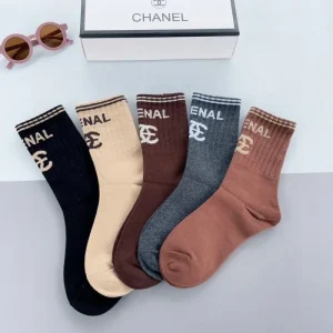 2026 靴下 CHANEL シャネル 季節の変わり目に活躍する 商品画像 1
