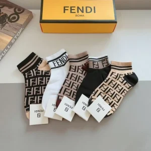 2026 靴下 FENDI フェンデイ 新作エレガントに着こなす 商品画像 1