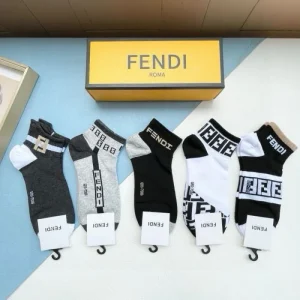 2026 靴下 FENDI フェンデイ セレブや芸能人からも愛用 商品画像 1