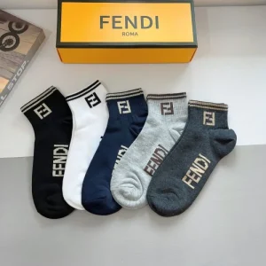 2026 靴下 FENDI フェンデイ 大人っぽいスタイルが完成 商品画像 1