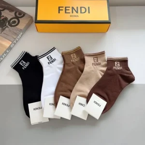 2026 靴下 FENDI フェンデイ 季節感あふれる注目の新作 商品画像 1