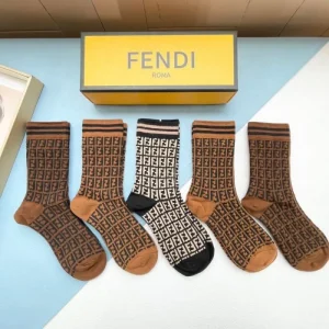 2026 靴下 FENDI フェンデイ 海外セレブが注目アイテム 商品画像 1