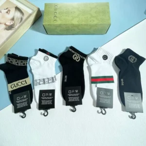 2026 靴下 GUCCI グッチ 春らしいきれい色のように 商品画像 1