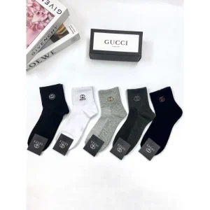2026 靴下 GUCCI グッチ きれいめな印象で着こなし 商品画像 1