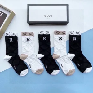 2026 靴下 GUCCI グッチ 引き続き注目のスタイル 商品画像 1