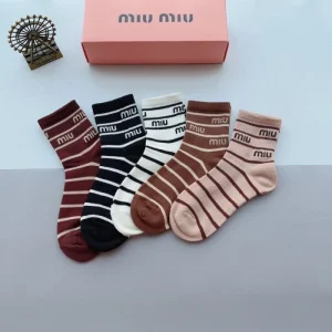 2026 靴下 MIU MIU ミュウミュウ 斬新なスタイル 商品画像 1