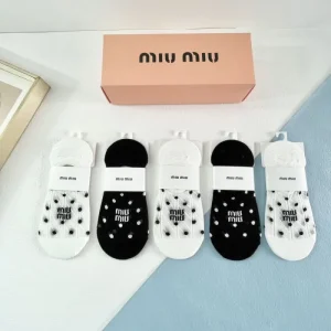 2026 靴下 MIU MIU ミュウミュウ モダンスタイル 商品画像 1