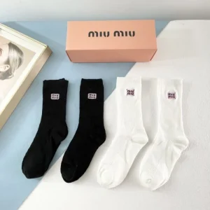 2026 靴下 MIU MIU ミュウミュウ 最新で一目惚れ 商品画像 1