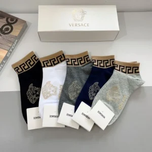 2026 靴下 VERSACE ヴェルサーチェ 大人カジュアルな 商品画像 1